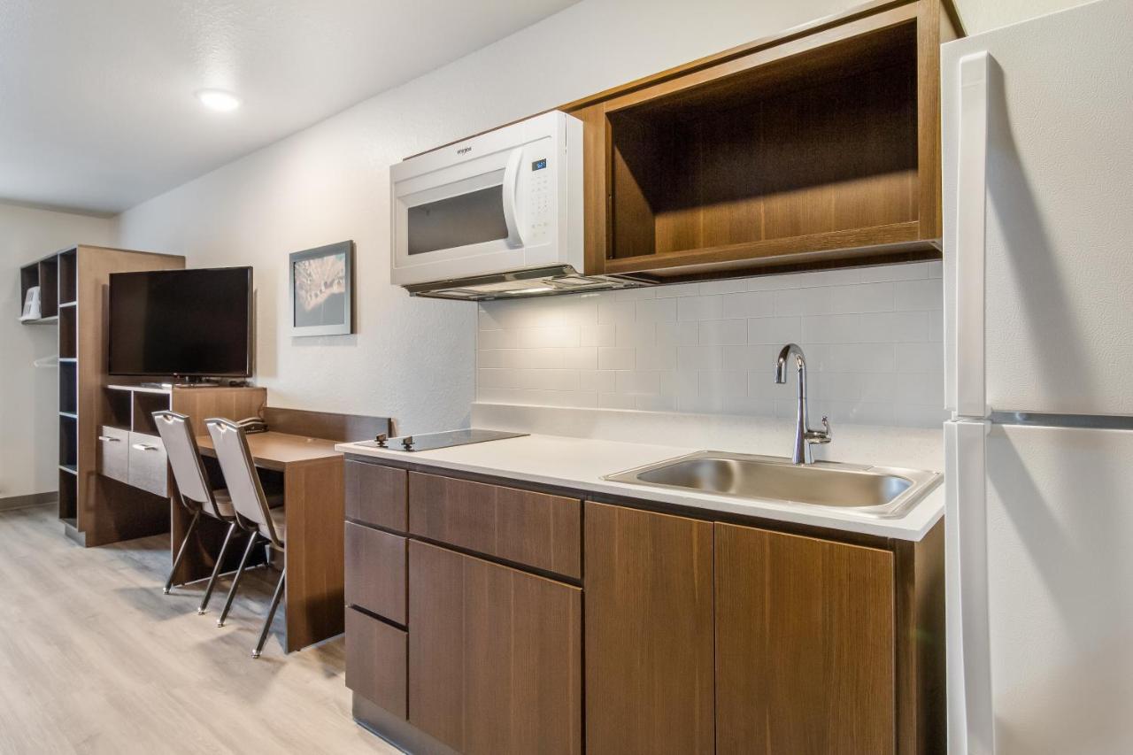 Woodspring Suites Detroit スターリングハイツ エクステリア 写真