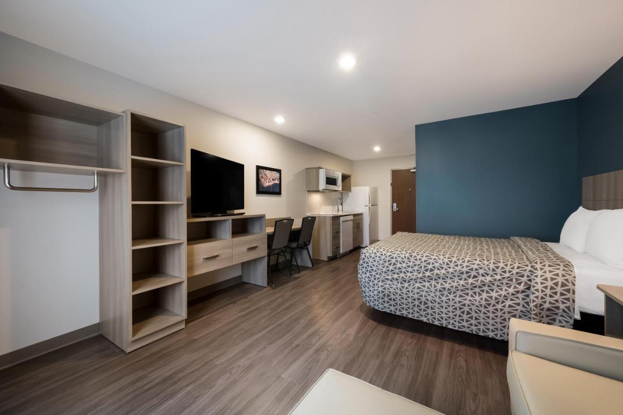 Woodspring Suites Detroit スターリングハイツ エクステリア 写真
