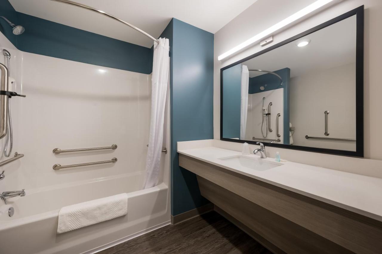 Woodspring Suites Detroit スターリングハイツ エクステリア 写真