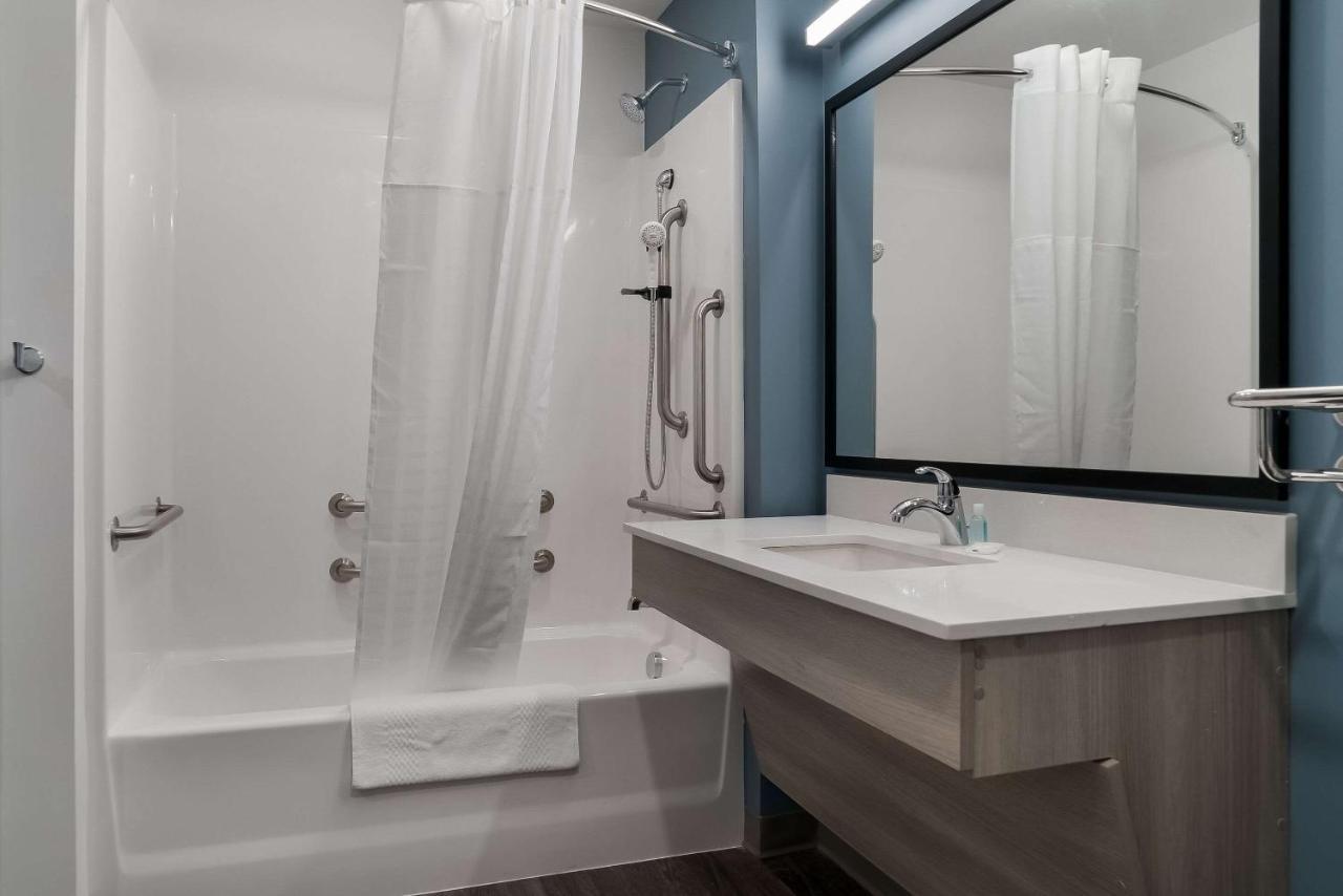 Woodspring Suites Detroit スターリングハイツ エクステリア 写真
