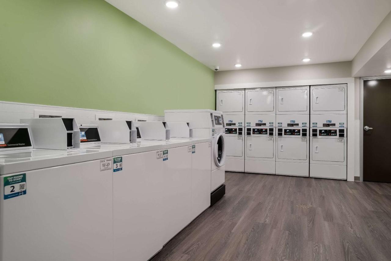 Woodspring Suites Detroit スターリングハイツ エクステリア 写真