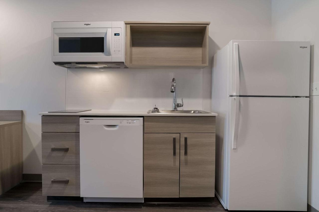Woodspring Suites Detroit スターリングハイツ エクステリア 写真