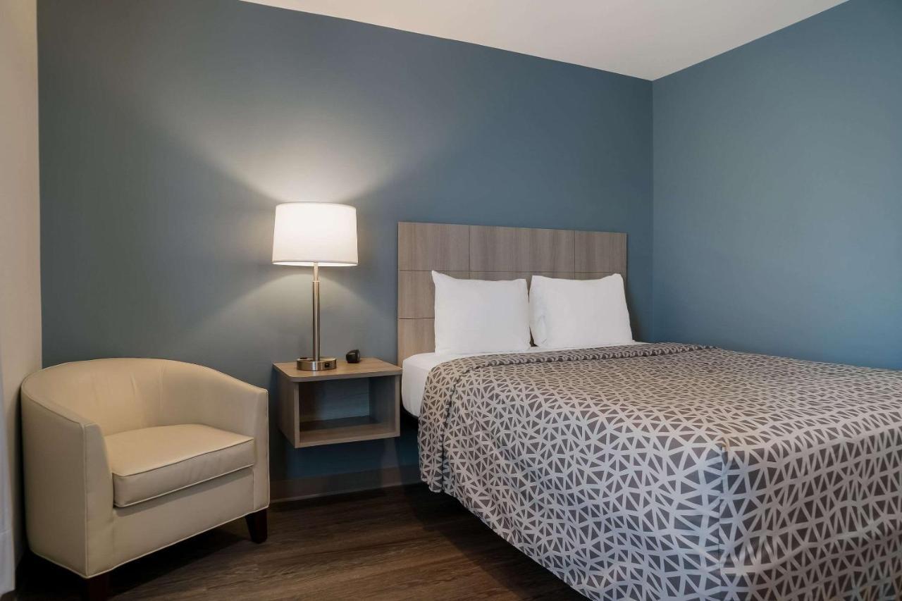 Woodspring Suites Detroit スターリングハイツ エクステリア 写真