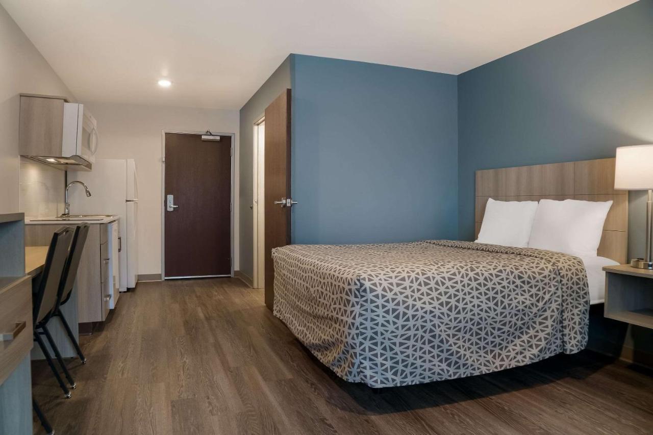 Woodspring Suites Detroit スターリングハイツ エクステリア 写真
